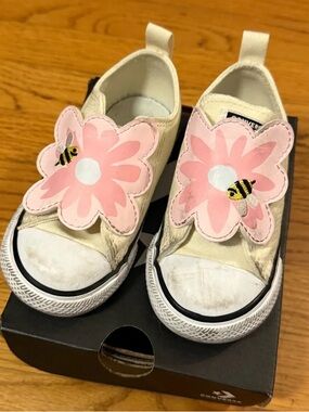 Converse Kids Sneakers Size 6